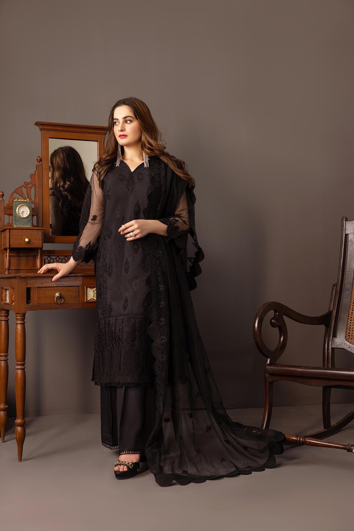 Black Rose – MK wears