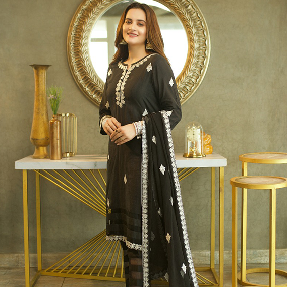 Esmeray - Aiman Minal Closet