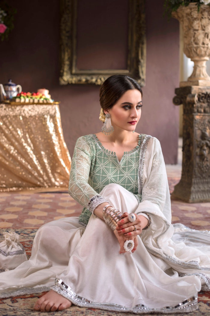 Rooha - Aiman Minal Closet
