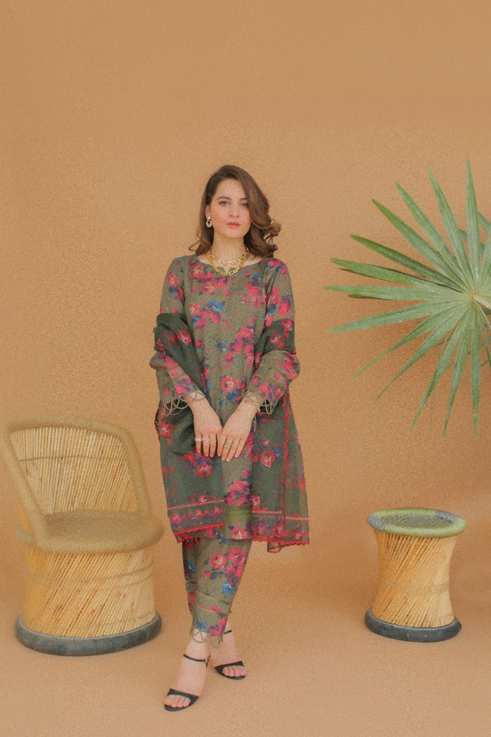 Caroline - Aiman Minal Closet
