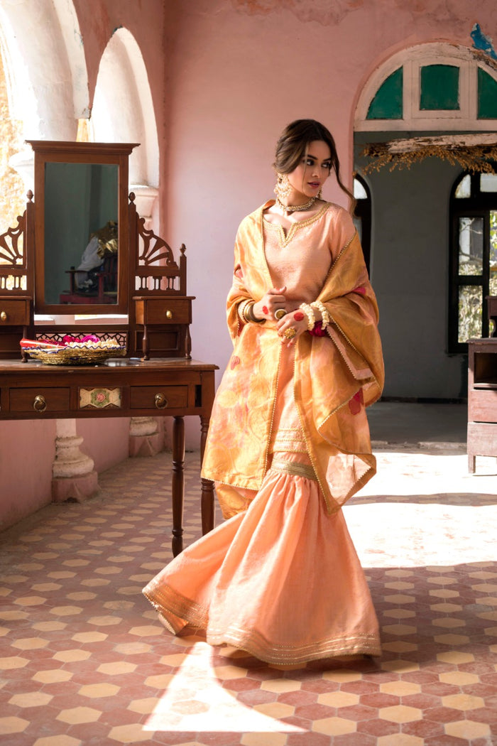 Noori - Aiman Minal Closet