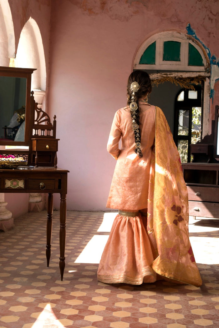 Noori - Aiman Minal Closet